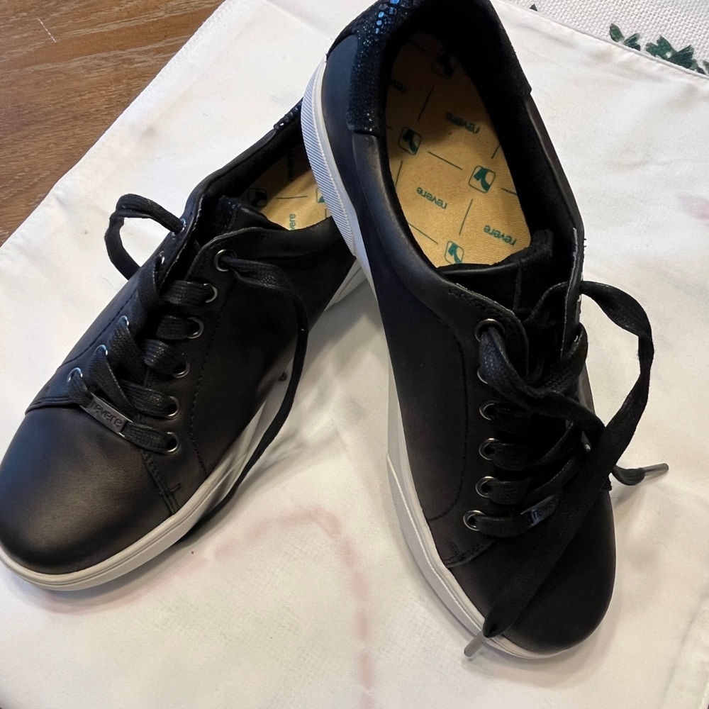 Reverse Classic Black Sneakers with White Accents